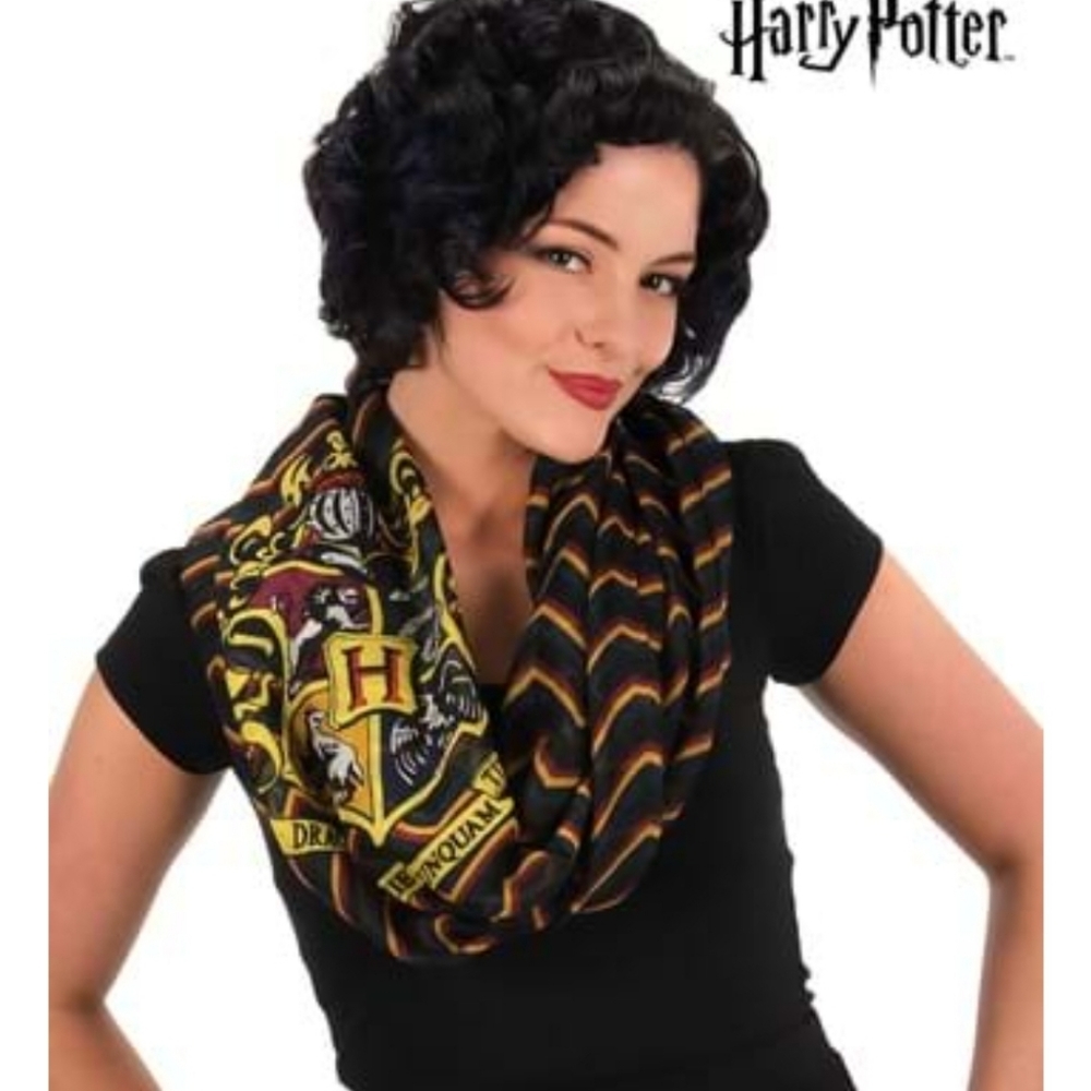 NWT Harry Potter Hogwarts Crest Infinity Scarf